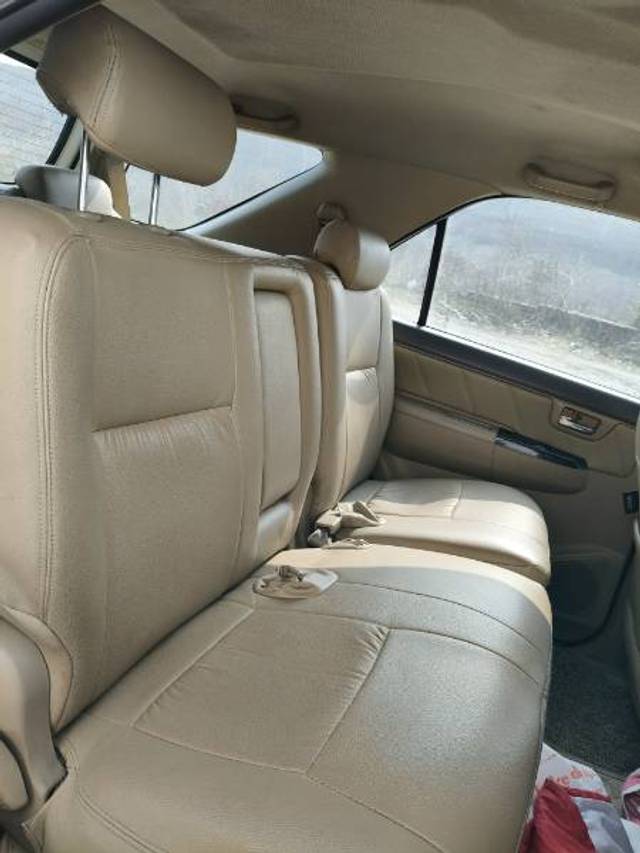 https://images10.gaadi.com/usedgaadi-sellcar/UsedCar/e544c376a/b5f41e0a-9db3-4b3e-9042-699dcb2cddf3.jpg?imwidth=6402