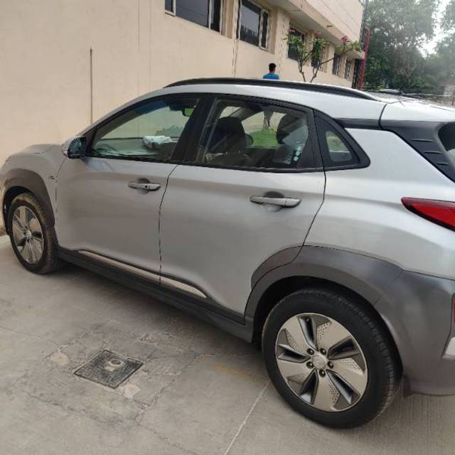 https://images10.gaadi.com/usedgaadi-sellcar/UsedCar/e544d067a/f428b64d-5410-4ae1-ac6f-ddfe89e0cc7a.jpg?imwidth=6402