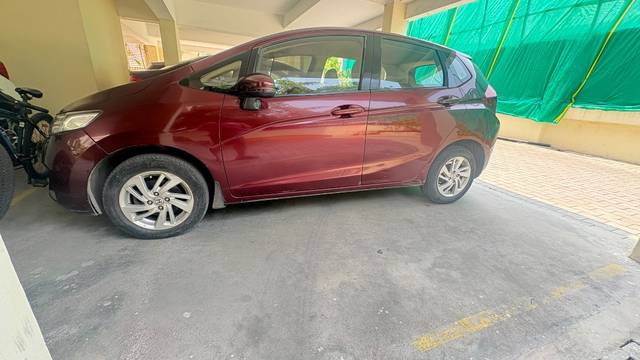 https://images10.gaadi.com/usedgaadi-sellcar/UsedCar/e544d982a/e737d9c7-cc2a-4dd1-bf3d-6277e4d00ac5.jpeg?imwidth=6400