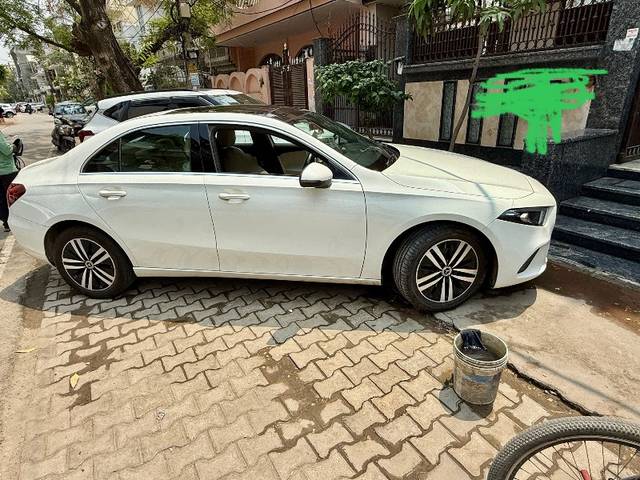 https://images10.gaadi.com/usedgaadi-sellcar/UsedCar/e544fbdea/12ef550a-215c-43e1-8e5c-aaf420d07cd7.jpeg?imwidth=6401