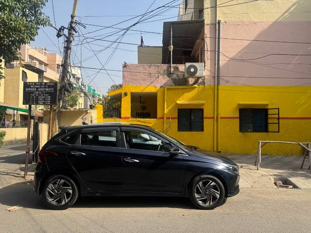 https://images10.gaadi.com/usedgaadi-sellcar/UsedCar/e545a302a/97df152e-9596-4a98-aa16-410fbb62ac67.jpeg?imwidth=6402