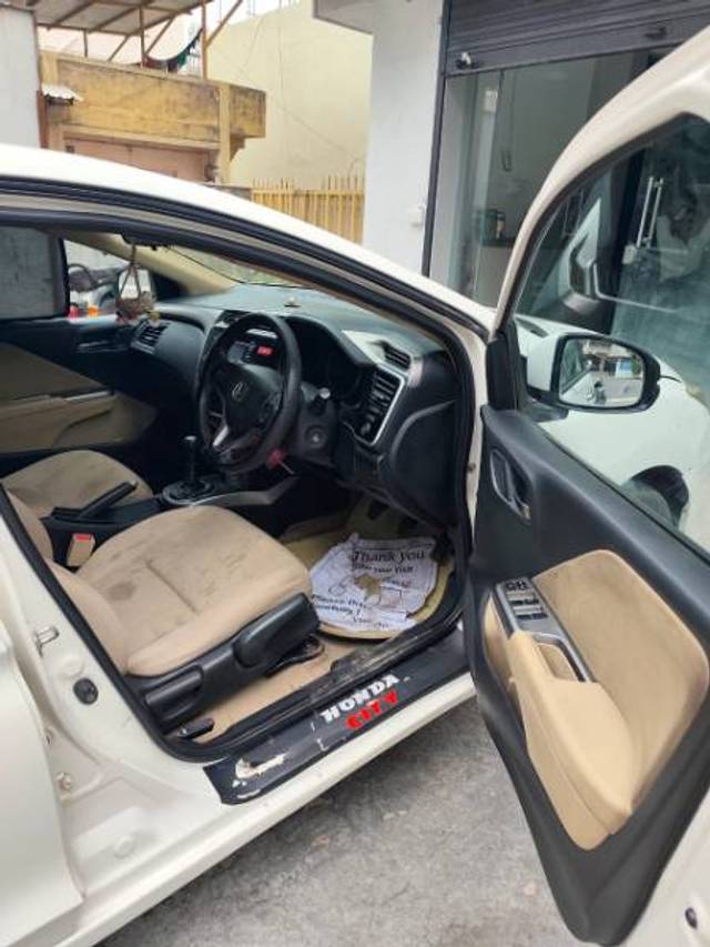 https://images10.gaadi.com/usedgaadi-sellcar/UsedCar/e545fc49a/48164981-7cf1-44df-ba43-9c5f0e636231.jpg?imwidth=6401