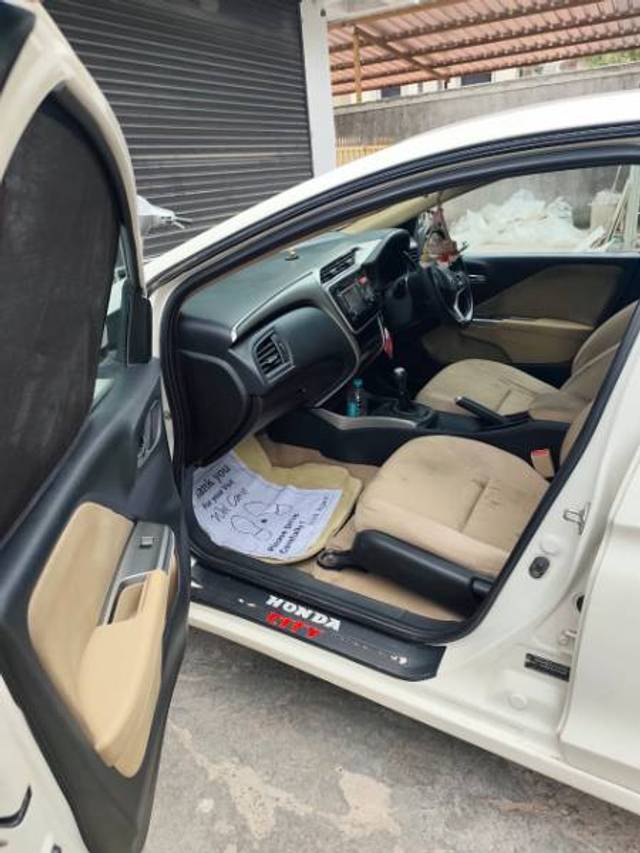 https://images10.gaadi.com/usedgaadi-sellcar/UsedCar/e545fc49a/cb6b8bf1-4416-4234-89ca-4e4ace805329.jpg?imwidth=6402