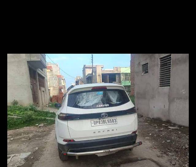 https://images10.gaadi.com/usedgaadi-sellcar/UsedCar/e54682dca/ce86ed43-f09b-460d-afc7-d49813c430db.jpg?imwidth=6401