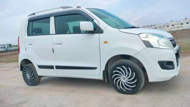 https://images10.gaadi.com/usedgaadi-sellcar/UsedCar/e546cbb2a/b97f193a-510d-4652-ad9b-cc7eab06cd80.jpg?imwidth=6400
