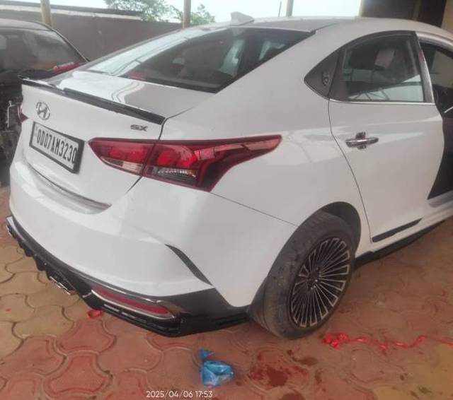 https://images10.gaadi.com/usedgaadi-sellcar/UsedCar/e546eb24a/3d6d0d86-60ad-450c-b22a-c1307b2c3492.jpg?imwidth=6401