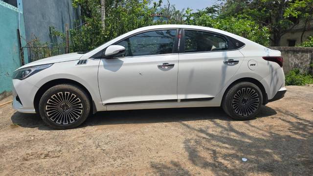 https://images10.gaadi.com/usedgaadi-sellcar/UsedCar/e546eb24a/dace4eb5-0385-45b6-b499-d6268a3a2153.jpg?imwidth=6402