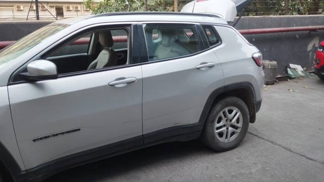 https://images10.gaadi.com/usedgaadi-sellcar/UsedCar/e546fc5ca/eeb9530e-37d8-44b2-b7a6-1d38407f52bb.jpeg?imwidth=6400