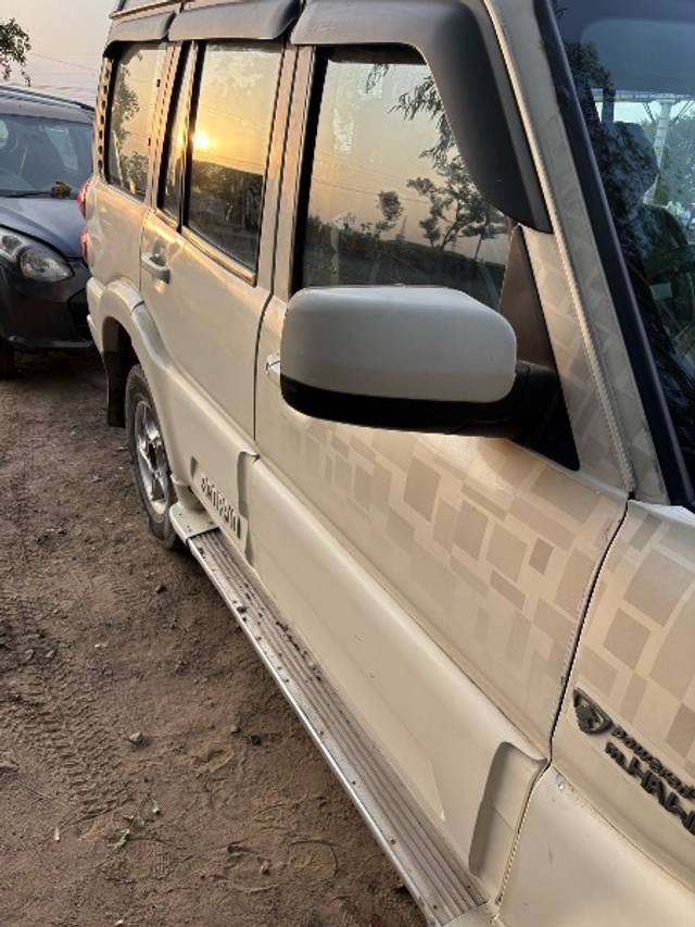 https://images10.gaadi.com/usedgaadi-sellcar/UsedCar/e5470340a/2b25c618-f268-4166-bef8-0612f998d17b.jpeg?imwidth=6402