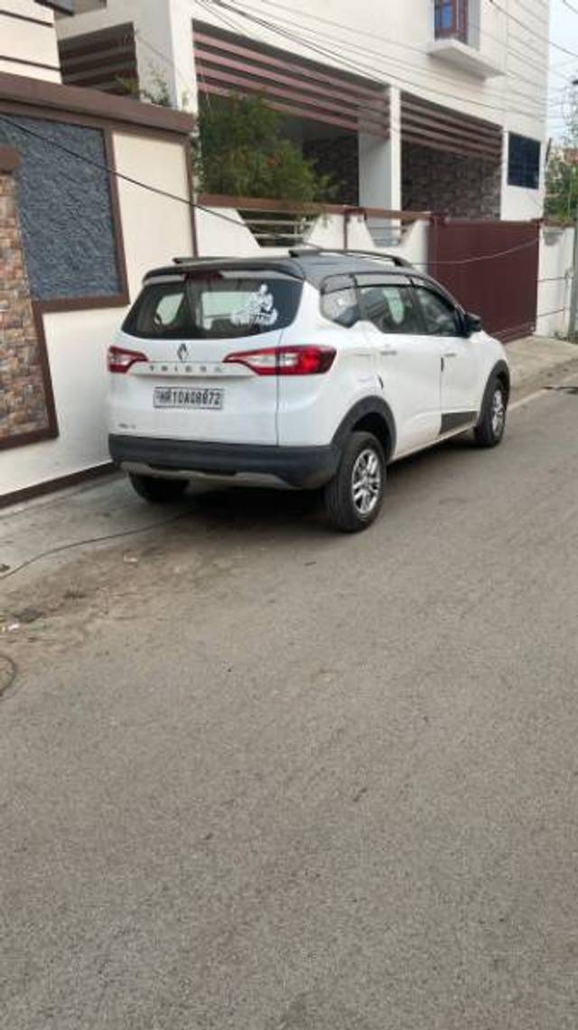 https://images10.gaadi.com/usedgaadi-sellcar/UsedCar/e547445fa/bdb25bdf-a7f3-43b4-ab7b-9dbd522148e9.jpg?imwidth=6402