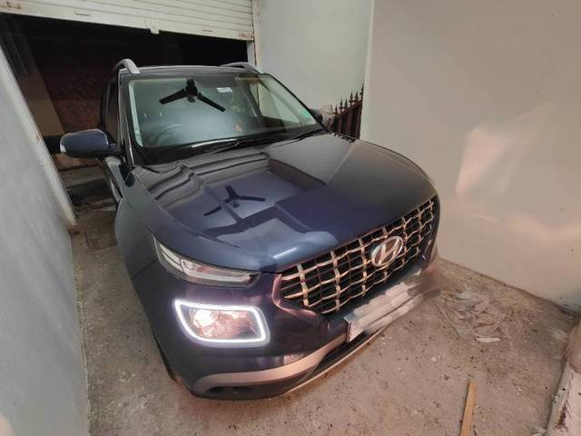 https://images10.gaadi.com/usedgaadi-sellcar/UsedCar/e5475120a/eac8a38e-f897-45d9-babb-9e37b9022d43.jpg?imwidth=6402