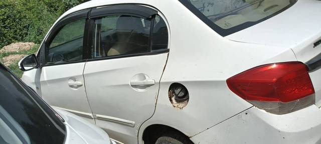 https://images10.gaadi.com/usedgaadi-sellcar/UsedCar/e5475daba/23bc3f44-2090-47d4-856a-0214301b2229.jpg?imwidth=6402