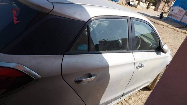 https://images10.gaadi.com/usedgaadi-sellcar/UsedCar/e54771bea/91850ad0-77e1-49bf-809c-d8771bcf1b11.jpg?imwidth=6401