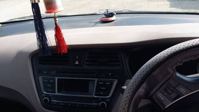 https://images10.gaadi.com/usedgaadi-sellcar/UsedCar/e54771bea/a2cd9a02-4312-4c08-a113-3954c0fe0564.jpg?imwidth=6402