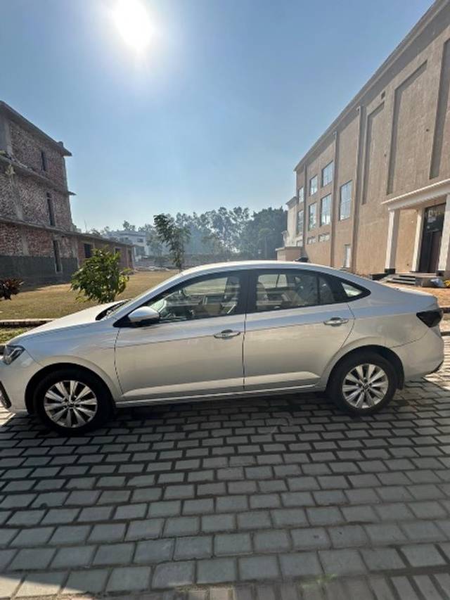 https://images10.gaadi.com/usedgaadi-sellcar/UsedCar/e547bd19a/184d2ffc-0102-47b3-bc6e-f01cda4f2c3d.jpeg?imwidth=6402