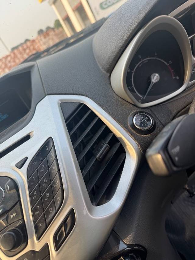 https://images10.gaadi.com/usedgaadi-sellcar/UsedCar/e547fee0a/200c59f3-8d5a-472a-8ec3-0acb147f2eb3.jpeg?imwidth=6402