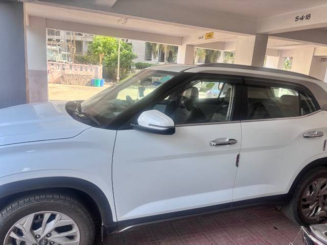 https://images10.gaadi.com/usedgaadi-sellcar/UsedCar/e5480757a/07e5df3a-d592-4ac4-8c4d-cbba27aea12a.jpeg?imwidth=6401