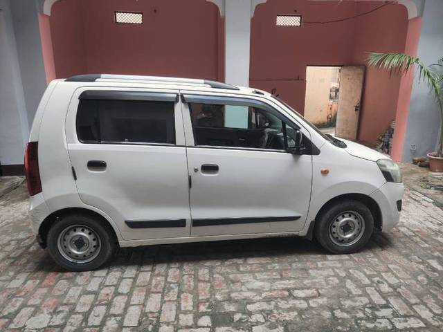 https://images10.gaadi.com/usedgaadi-sellcar/UsedCar/e5481bfba/03259c0e-9a7a-404c-96a8-35208d533cab.jpg?imwidth=6402