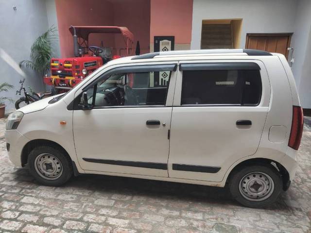 https://images10.gaadi.com/usedgaadi-sellcar/UsedCar/e5481bfba/470c5ea2-21f9-4ca1-b4c7-243f4058c5de.jpg?imwidth=6401
