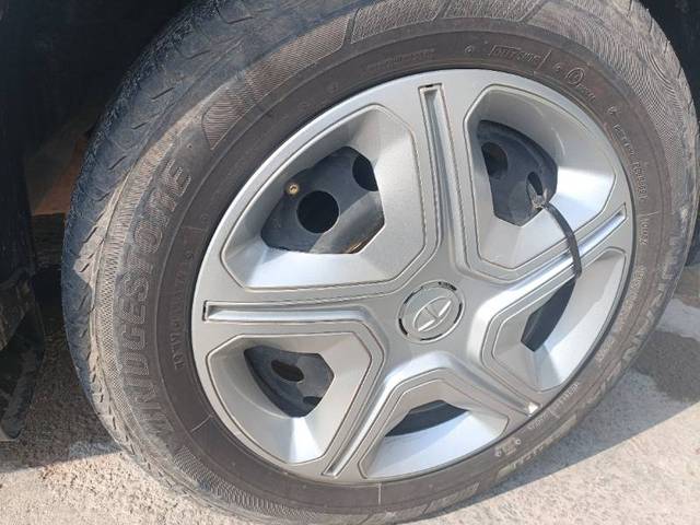 https://images10.gaadi.com/usedgaadi-sellcar/UsedCar/e5481dc3a/7c5ebb2f-f66c-4b1a-8f93-df757d5bc708.jpg?imwidth=6402