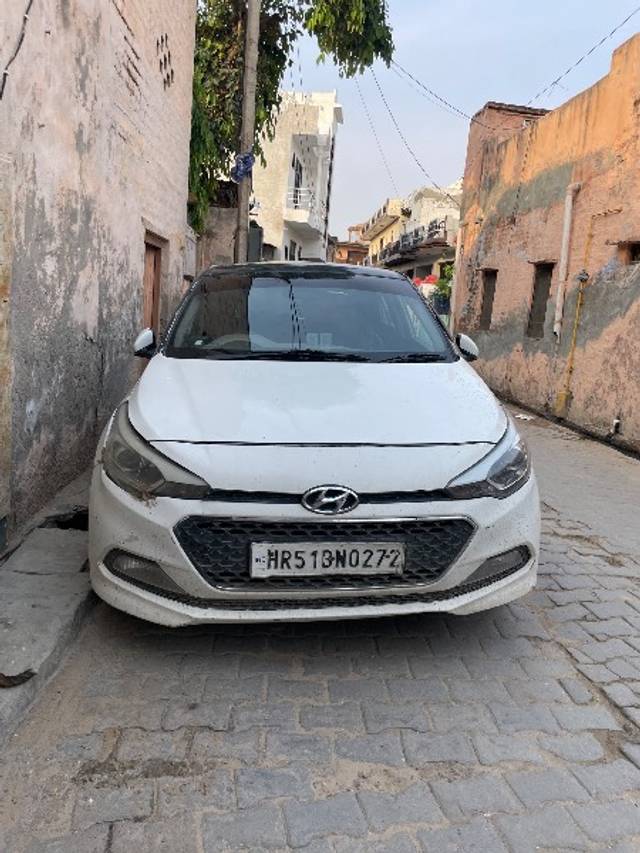 https://images10.gaadi.com/usedgaadi-sellcar/UsedCar/e5481f48a/b8f74634-ccc2-4896-88de-5a95d14c4bf9.jpeg?imwidth=6400