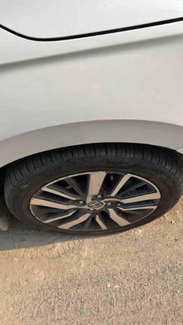 https://images10.gaadi.com/usedgaadi-sellcar/UsedCar/e54823ada/58fc8495-aab1-4b74-a18e-eb95e4b1320d.jpg?imwidth=6401