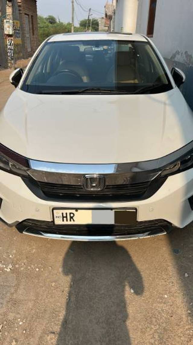 https://images10.gaadi.com/usedgaadi-sellcar/UsedCar/e54823ada/d1ffcc7c-4294-497d-beb7-3a20326633cb.jpg?imwidth=6400
