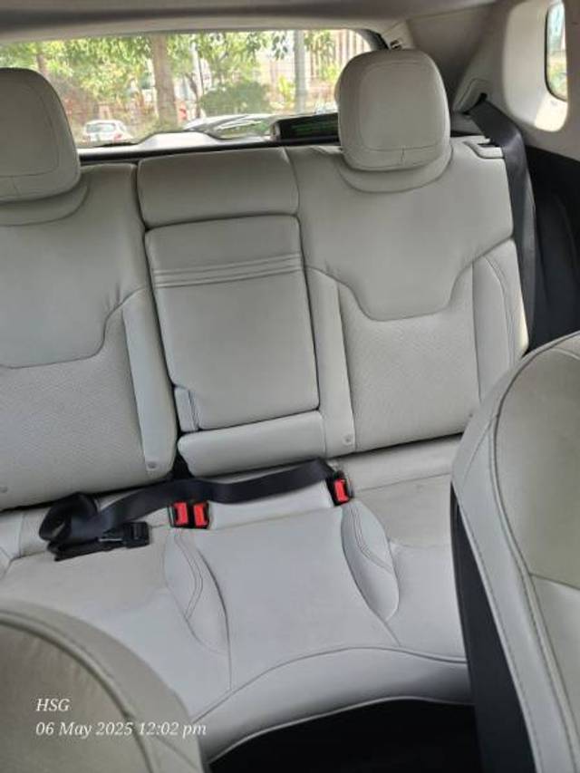 https://images10.gaadi.com/usedgaadi-sellcar/UsedCar/e54833cda/258886c6-9858-483a-ba01-05384856a7a4.jpg?imwidth=6401