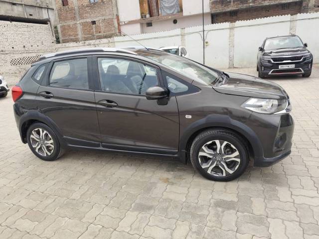https://images10.gaadi.com/usedgaadi-sellcar/UsedCar/e5487121a/44f93c97-c4e7-4587-b6ab-abc635e68765.jpg?imwidth=6400