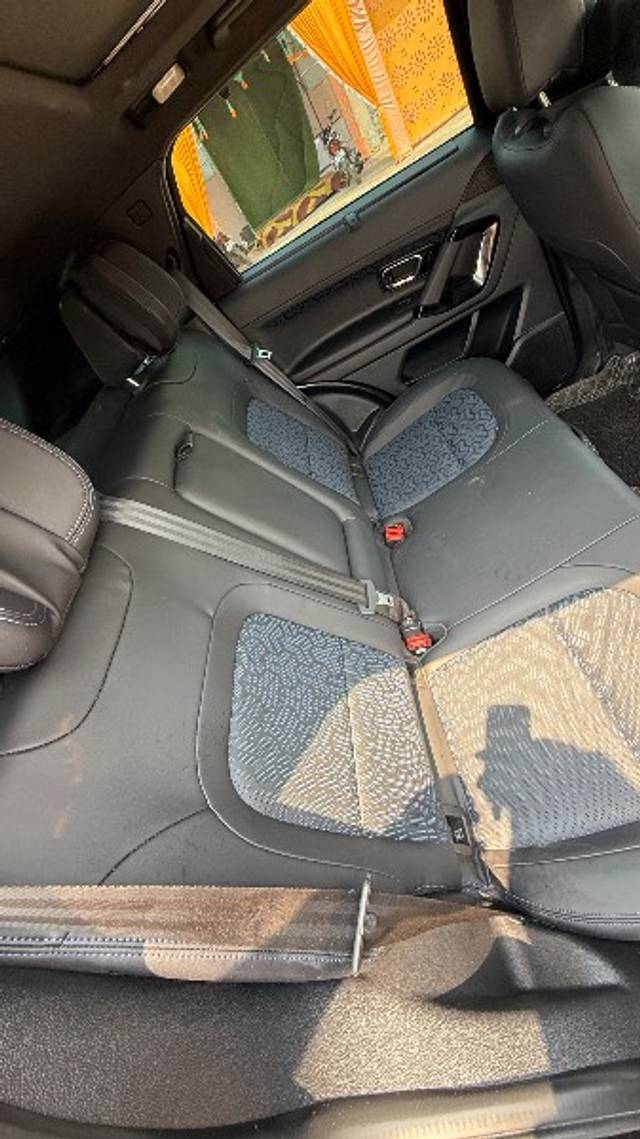https://images10.gaadi.com/usedgaadi-sellcar/UsedCar/e548a66da/9fbeb651-4f86-4a6a-902f-6d9a5a1890b0.jpeg?imwidth=6401