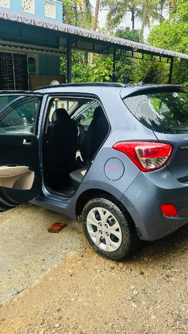 https://images10.gaadi.com/usedgaadi-sellcar/UsedCar/e548d021a/9a365672-5430-4c60-9fef-2ac072e1bb5f.jpeg?imwidth=6400