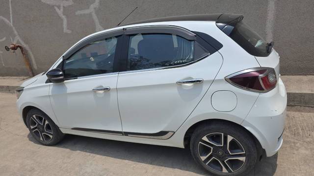 https://images10.gaadi.com/usedgaadi-sellcar/UsedCar/e5490f69a/a069ca06-8b5b-4639-820d-595865416ccb.jpg?imwidth=6402