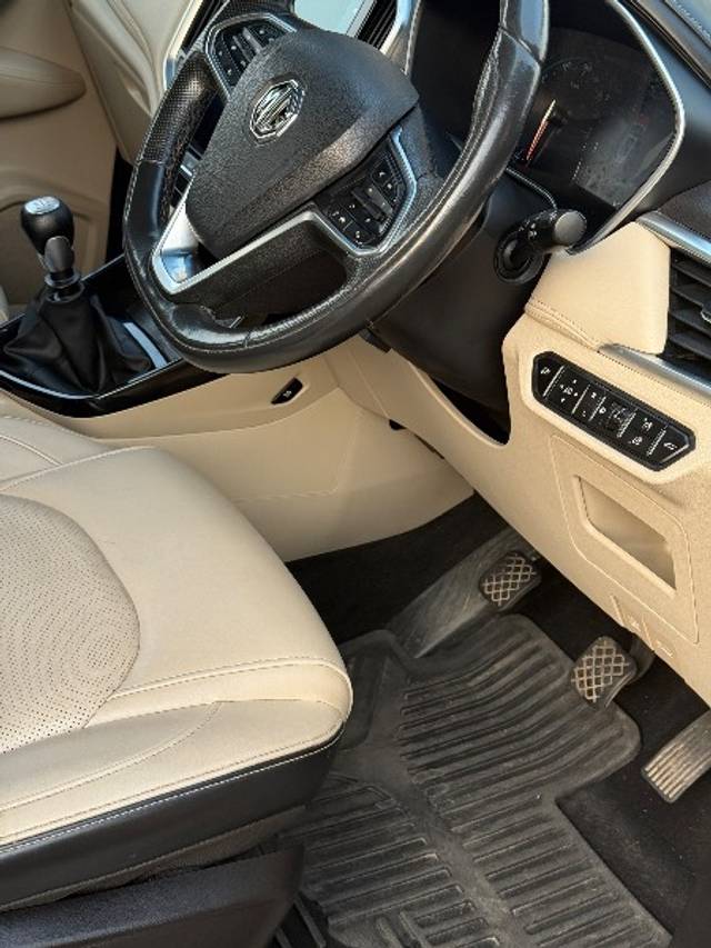 https://images10.gaadi.com/usedgaadi-sellcar/UsedCar/e54943a4a/bdc2ff85-8e26-49b2-8ae7-9cfd916ecc31.jpeg?imwidth=6402