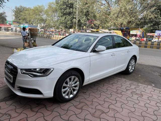 https://images10.gaadi.com/usedgaadi-sellcar/UsedCar/e5494b1ea/806e32b3-6e27-45be-82a5-6e689c8dac9f.jpeg?imwidth=6402