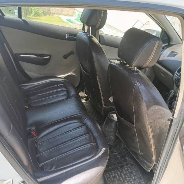 https://images10.gaadi.com/usedgaadi-sellcar/UsedCar/e549e6eaa/983b09a9-8404-4af3-993f-b4e81240301b.jpg?imwidth=6402