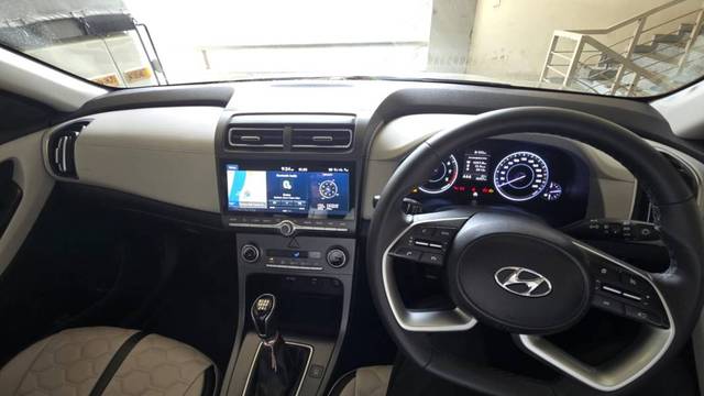 https://images10.gaadi.com/usedgaadi-sellcar/UsedCar/e549f998a/6f903a8b-f3cd-41c5-a84b-a12091433f6d.jpg?imwidth=6402