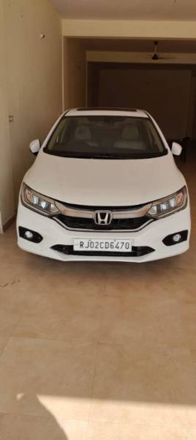 https://images10.gaadi.com/usedgaadi-sellcar/UsedCar/e54a37eca/5cfec3df-67ea-42f3-a8e7-cc1ebda41a09.jpg?imwidth=6400
