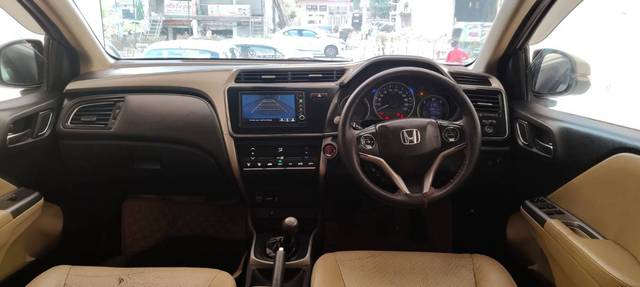 https://images10.gaadi.com/usedgaadi-sellcar/UsedCar/e54a37eca/6129fdcf-d5cc-410f-9325-a87aa880e729.jpg?imwidth=6402
