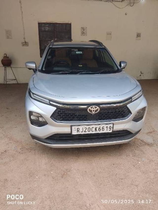 https://images10.gaadi.com/usedgaadi-sellcar/UsedCar/e54a780ea/bc0d2ad6-3392-44b0-bf27-c176c41670cb.jpg?imwidth=6400