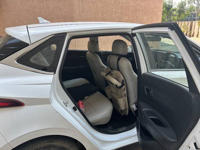 https://images10.gaadi.com/usedgaadi-sellcar/UsedCar/e54a9740a/5f3a0b0b-a3fc-4315-b3e9-9e8ed7e50b2e.jpeg?imwidth=6402