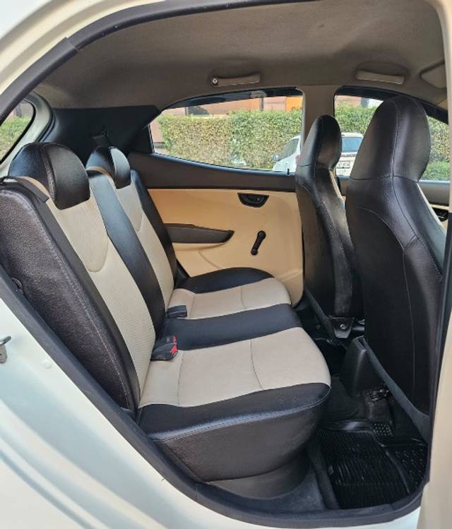 https://images10.gaadi.com/usedgaadi-sellcar/UsedCar/e54aa5d6a/e0d32530-28d9-411f-abfc-6f6c35197c66.jpeg?imwidth=6402