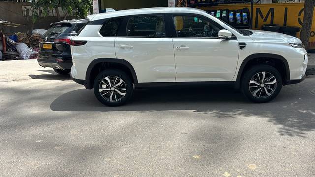 https://images10.gaadi.com/usedgaadi-sellcar/UsedCar/e54ab2bea/a27667b4-4f1d-4778-909f-d02db3a62dd0.jpeg?imwidth=6401