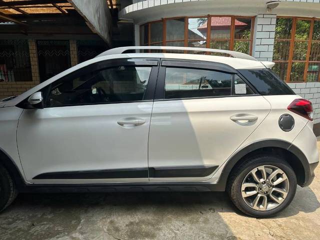 https://images10.gaadi.com/usedgaadi-sellcar/UsedCar/e54adfc9a/9cef0c73-0908-4358-9f81-c6013c3281a1.jpeg?imwidth=6401