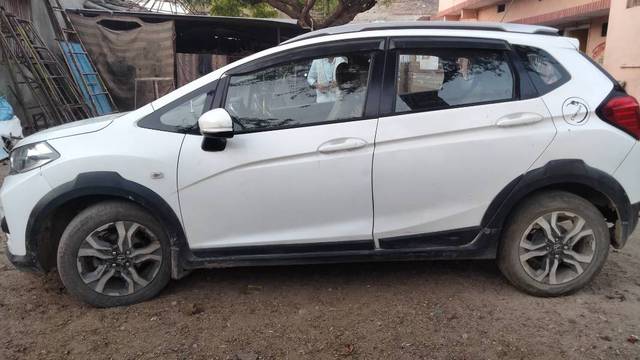 https://images10.gaadi.com/usedgaadi-sellcar/UsedCar/e54afbeaa/9305d97c-e62d-4fe9-a276-7ce249e1291a.jpg?imwidth=6400