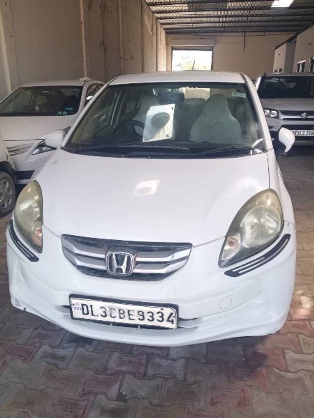 https://images10.gaadi.com/usedgaadi-sellcar/UsedCar/e54b0b63a/1a23ecc4-77df-4e6a-b3e3-e46e1f84a3ad.jpeg?imwidth=6401
