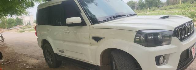https://images10.gaadi.com/usedgaadi-sellcar/UsedCar/e54b61b6a/63b81953-be28-4c54-87f2-4090dda6de37.jpg?imwidth=6401