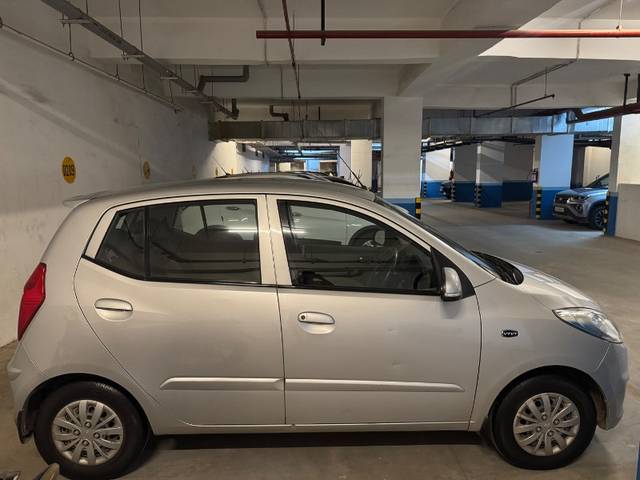https://images10.gaadi.com/usedgaadi-sellcar/UsedCar/e54bc65ea/6e7806b2-6e59-4c00-8a2d-cc3c602ef9d6.jpeg?imwidth=6402