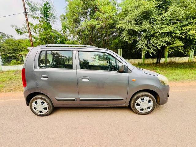 https://images10.gaadi.com/usedgaadi-sellcar/UsedCar/e54c4b8ca/26378773-7333-40c2-9114-f2d8d95f18f6.jpg?imwidth=6402