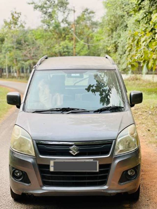 https://images10.gaadi.com/usedgaadi-sellcar/UsedCar/e54c4b8ca/744fae83-b436-4977-811c-faca787e2c3f.jpg?imwidth=6400