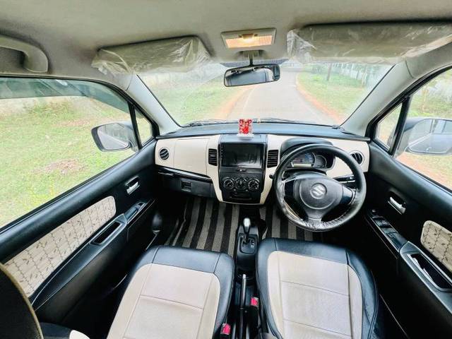 https://images10.gaadi.com/usedgaadi-sellcar/UsedCar/e54c4b8ca/f5eb54ab-5922-4a71-8f79-1266afb2847a.jpg?imwidth=6401